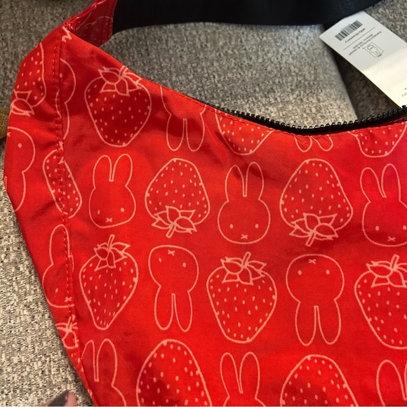 Baggu x Miffy Medium Crescent - Picture 3 of 6